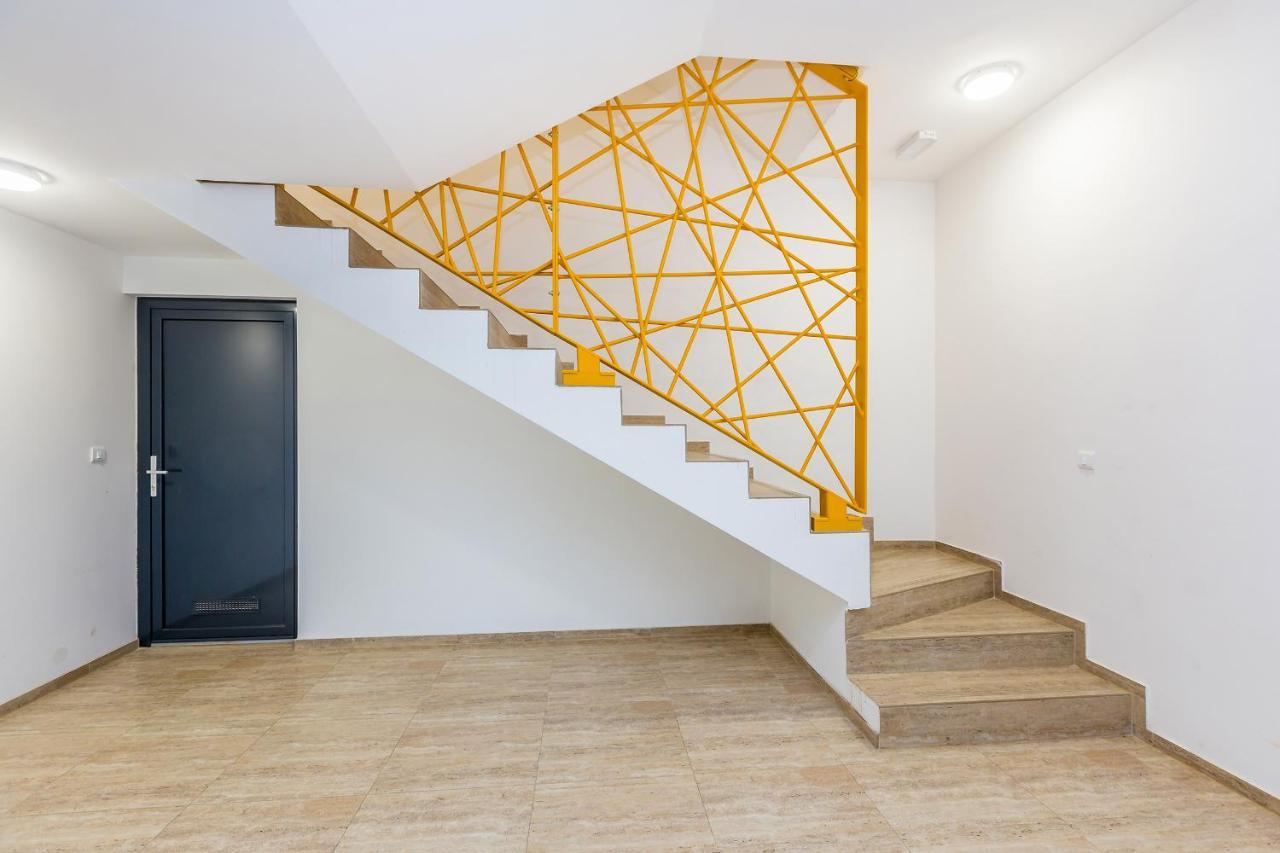 Colibri-Design&Beach Appartement Mit 40M2 Terrasse Und 2 Sups Pjescana Uvala Exteriör bild